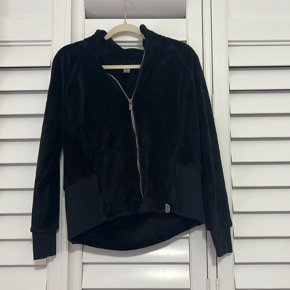 women’s black fuzzy zip-up hoodie (size large)